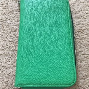 All about the Benjamin’s pebble green wallet
